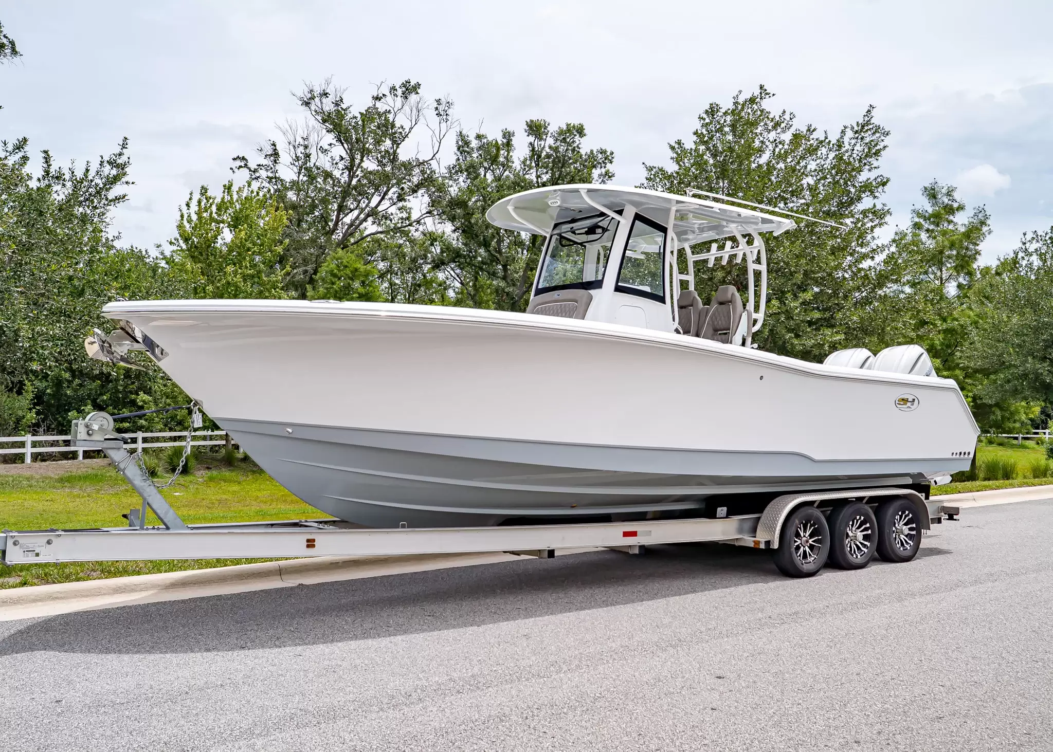 2027 Sea Hunt Gamefish 30 CB (SH467) SILVER GRAY